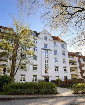 Perfekt für Paare oder WG: Sanierte 2-Zimmer-Altbauwohnung mit Balkon in Eimsbüttel