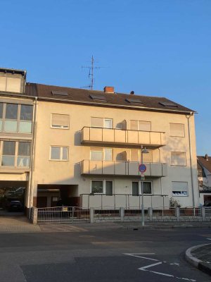 Sehr sonnige 3-Zimmer-Wohnung mit 2 Balkons und Einbauküche in Mannheim