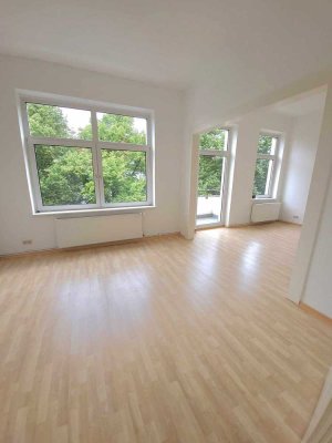 Großzügige Wohnung in begehrter Lage mit zwei Balkonen