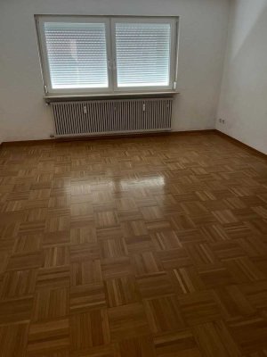 Großzügige 3,5-Zimmerwohnung im Hochparterre in Frickenhausen