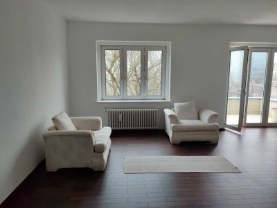 Wohlfühloase mit Blick auf den Halensee! 101 m² mit 
3-4Zimmern und Balkon direkt am Kurfürstendamm