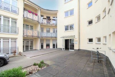 Bequem leben: Altersgerechte Wohnung mit Aufzug und sonnigem Balkon