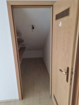 2,5-Raum-DG-Wohnung mit Einbauküche in Wiesloch-Baiertal