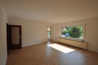 Komplett sanierte EG-Wohnung mit Südbalkon und Garage