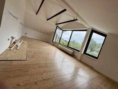 Erstbezug nach Komplettsanierung, einzigartige 2,5-Zimmer-DG-Wohnung in Neumünster Wittorf