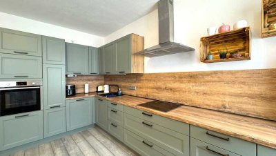 Zweifamilienhaus mit Garten, Garagen und Ausbaupotenzial – Ideal für Familien & Kapitalanleger