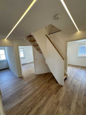Renoviert 4,5 Zimmer Masionette mit Balkon und schönem Ausblick. Ohne Markler