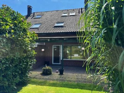 Familienfreundliche Doppelhaushälfte mit Garten, überdachter Terrasse und großer Garage