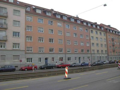2,5-Zimmer modernisierte Altbau Wohnung mit West Balkon und Tiefgarage in München-Haidhausen