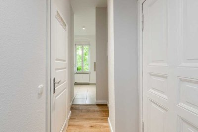 Modernisierter Altbauklassiker mit Stuck, Parkett & Charme. Einziehen, ankommen & zu Hause sein!