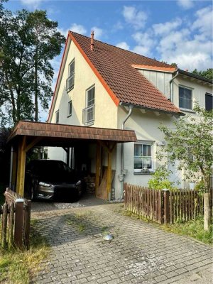 Doppelhaushälfte in 15370 Petershagen, mit Kamin, Carport, Terrasse und Garten