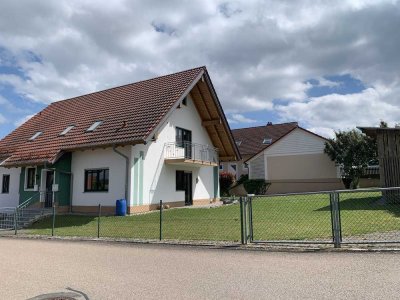 Ansprechende 5-Zimmer-Wohnung zum Wohnen und Arbeiten in Aiglsbach