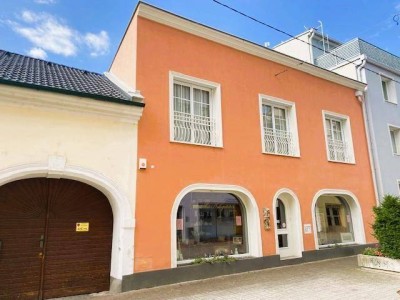 Ihre Stadtvilla in Wiener Neustadt – mit Terrasse, Whirlpool und Geschäftsräumlichkeit