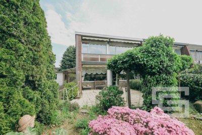 Charmantes Mid-Century-Zweifamilienhaus mit großem Gartenjuwel am Naturschutzgebiet!