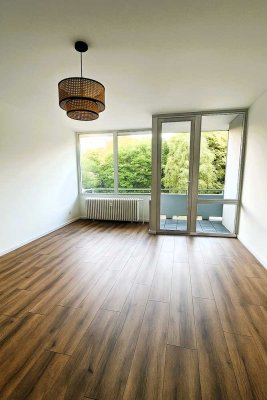 Geschmackvolle möblierte 1-Zimmer-Wohnung mit Balkon und Einbauküche in Eschborn