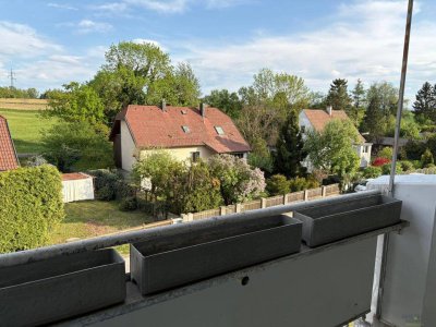 helle freundliche 3 Zimmer mit Loggia