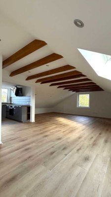 Für Pendler: Erstbezug moderne 2-Zimmer-DG-Wohnung in Bad Friedrichshall, Nähe Schwarz Campus & Audi