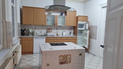 Traumhafte Erdgeschosswohnung in historischer Villa mit Panoramablick