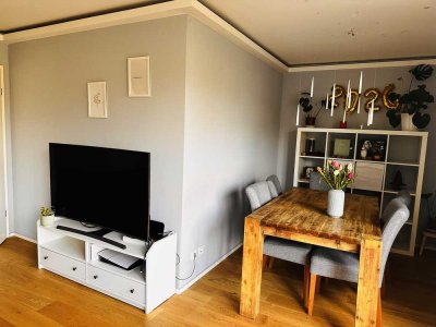 Helle 3 Zimmer Dachgeschosswohnung mit 2 Balkonen, Markenküche, Klimaanlage & hochwertigen Badmöbeln