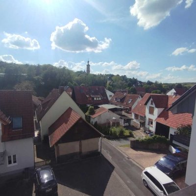 Renovierte 2-Zimmer-Wohnung mit Balkon und Einbauküche