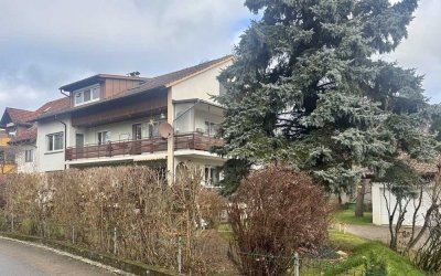 4 Zimmer Dachgeschosswohnung zur Renovierung zentral gelegen