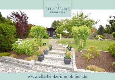 Mit Traumgarten: Hochwertiges 1- bis 2-Familienhaus + Doppelgarage in ruhiger Lage von Ilsede