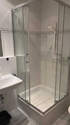 Neu + Perfekt für 2erWG +2,5 Zimmer Dachgeschosswohnung+ ALL INCLUSIV Miete ( auch Strom+WLAN)