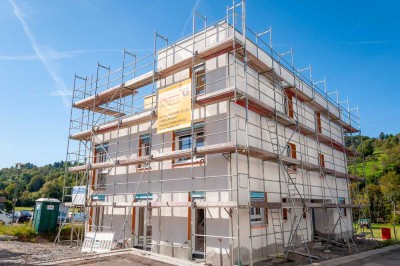 ::::Familienfreundliche Neubau-DHH mit 6,5 Zimmern und zwei Terrassen::::