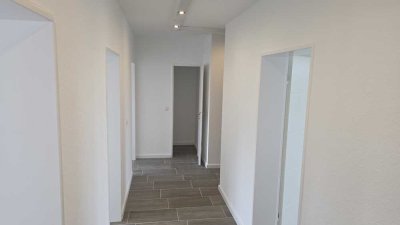 Solvente Mietende für 2025 renovierte DG-Wohnung in bevorzugter Wohnlage von Düren Süd gesucht