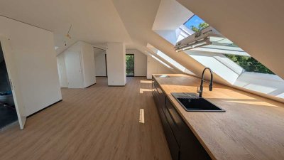 Wunderschöne, moderne und sonnige Dachgeschosswohnung mit Balkon in Greding