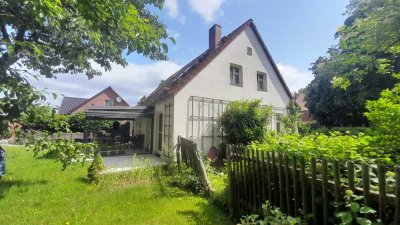 Sehr  liebevoll sanierter Vierseitenhof mit schönem Grundstück