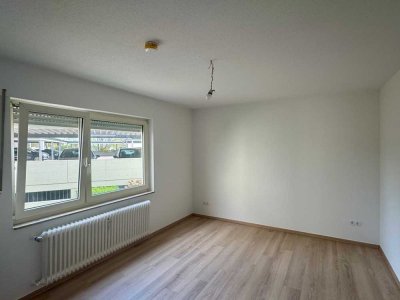 Erstbezug nach Renovierung: Erdgeschosswohnung mit Balkon in Bielefeld Großdornberg