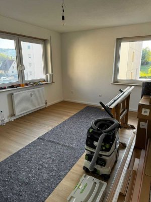 Erstbezug nach Teilsanierung: 2-Zimmer-Wohnung mit Balkon & Stellplatz