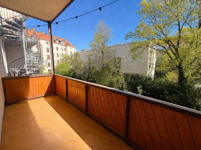 3-Raum-Altbauwohnung in Schleußig mit Parkett & Balkon
