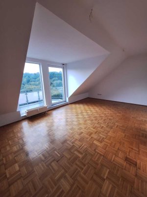 Renovierte Dachgeschosswohnung inkl. Stellplatz