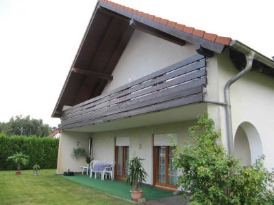 Zweifamilienhaus / Mehrgenerationshaus mit Grundstück und Carport