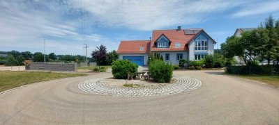 1800 € - 182 m² - 8.0 Zi.
