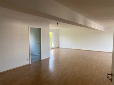 Toplage mit schöner Terrasse