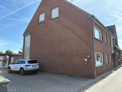 Schöne 3 Raumwohnung mit Balkon und Garage