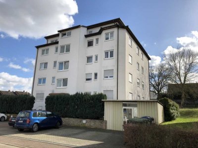 Gepflegte Wohnung im 2. OG mit 3 Zimmern, Südbalkon und Stellplatz in Sinsheim