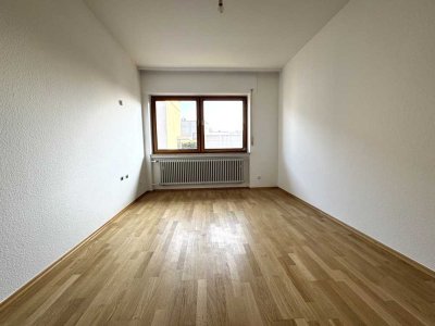 Schöne 3,5 Zimmerwohnung mit Balkon und großer Garage in Bretten
