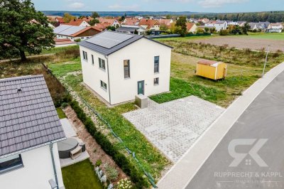 Neu erbautes Einfamilienhaus mit EBK und PV-Anlage auf Filetgrundstück in schöner Siedlung Mantel´s