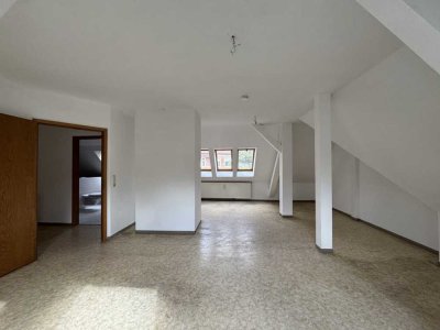 2-Zimmer-Dachgeschoss-Wohnung in Bahnhofsnähe