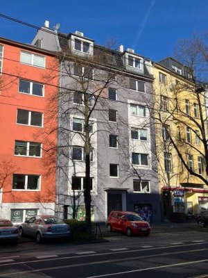 Rarität in Deutz - Vierzimmer Wohnung mit Loggia und Garage