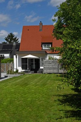 Luxuriöses 3-Zimmer Haus mit Garage in Nürnberg-Gartenstadt