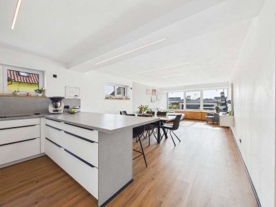 Kernsaniertes Wohnensemble in Regensburg – EG/UG als exklusive Einheit mit Garten & Pool!