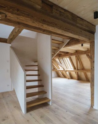 Neuwertige 4-Raum-Maisonette-Wohnung in alter Scheune