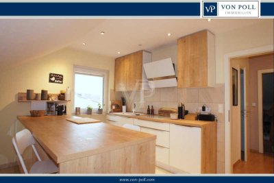Schöne Dachgeschosswohnung mit moderner Einbauküche in einem sanierten 3-Parteien-Haus