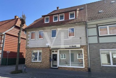 Vermietetes Reihenendhaus mit Gewerbeeinheit im Stadtzentrum von Moringen