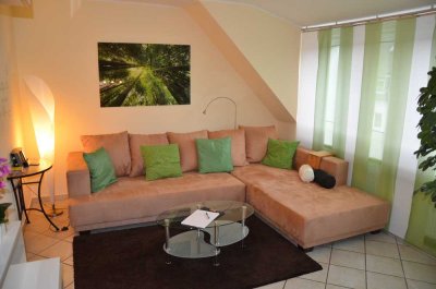 Helle, renovierte 2-Zimmer-DG-Wohnung im Herzen Düsseldorfs